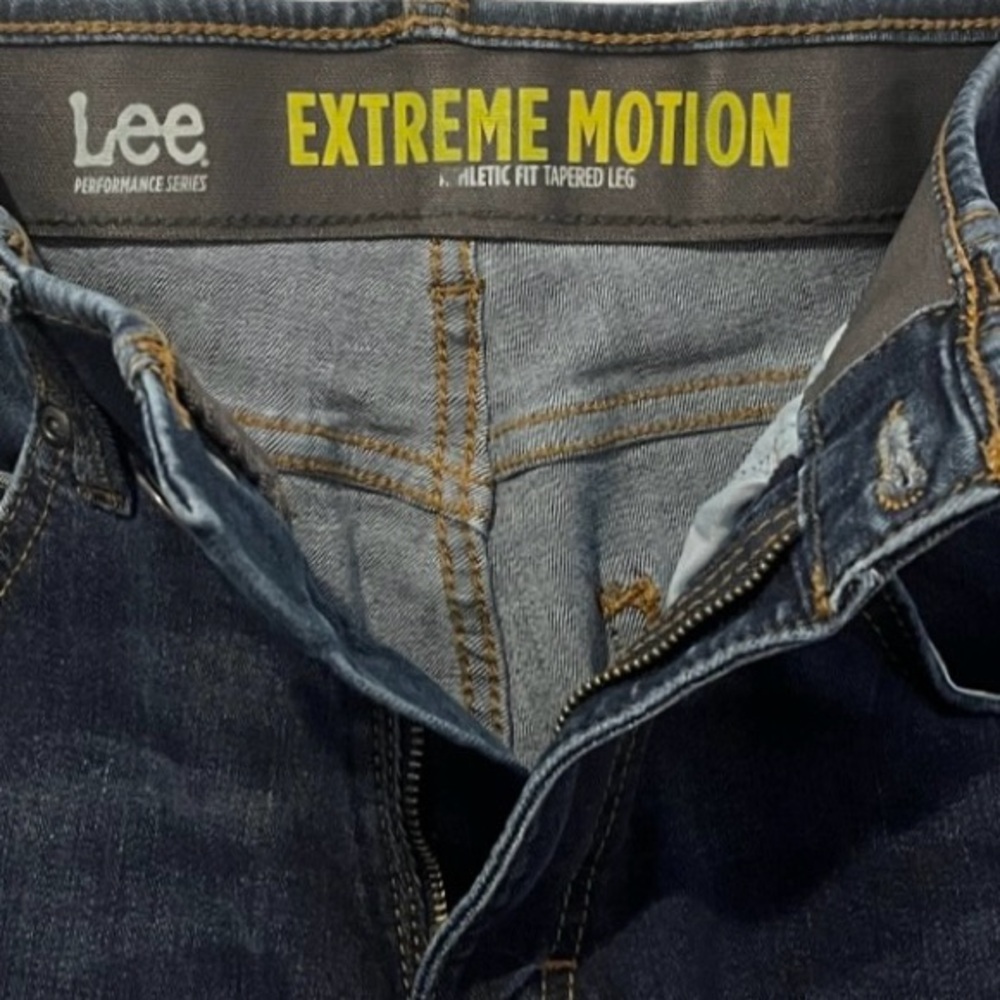 Lee Men's Extreme Motion Athletic Fit Tapered Leg Jeans - Picture 4 of 8